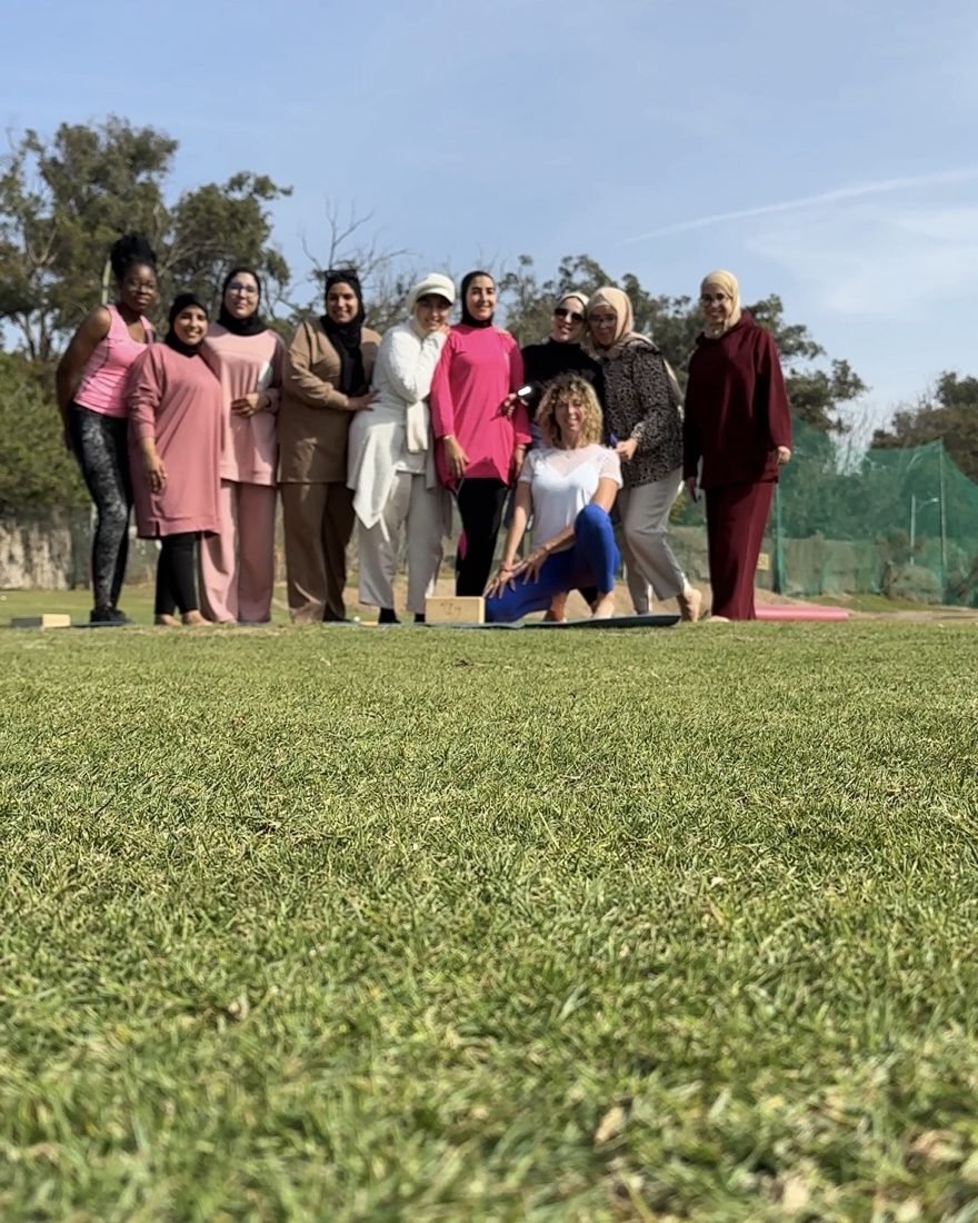 Photo de groupe après la pratique en extérieur